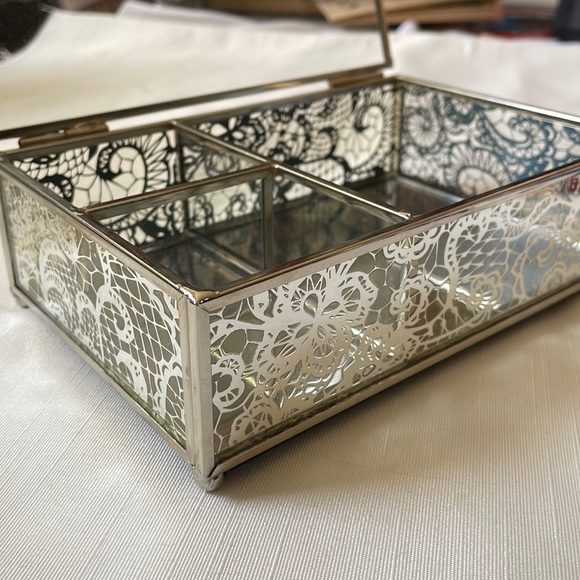 Tahari Home silver lace filigree glass mirror box for jewelry display keepsake - Picture 5 of 12